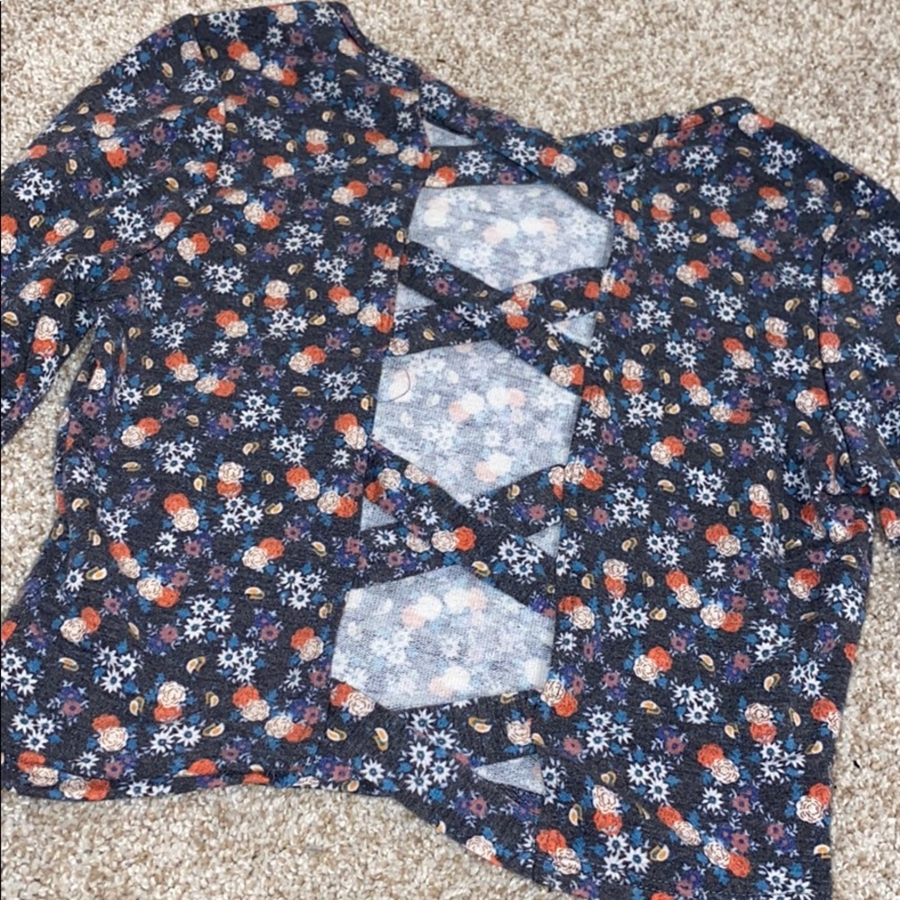 Cross back long sleeve crop top